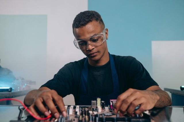 How to Become an Electrical Engineer?