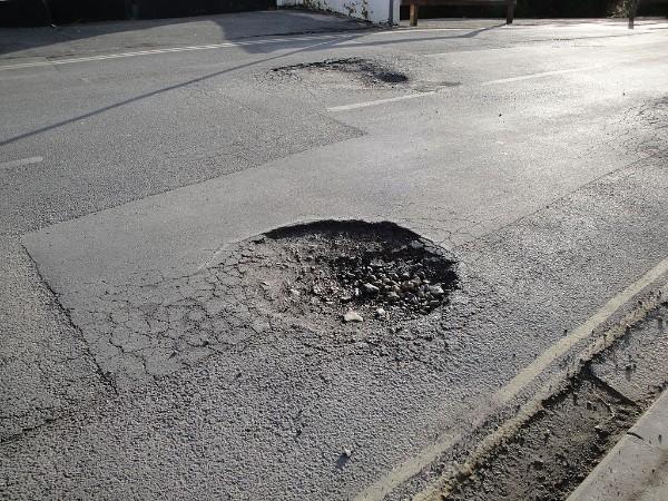 Mercedes-Benz Cars Will Keep Each Other Informed About Potholes and Speed Bumps