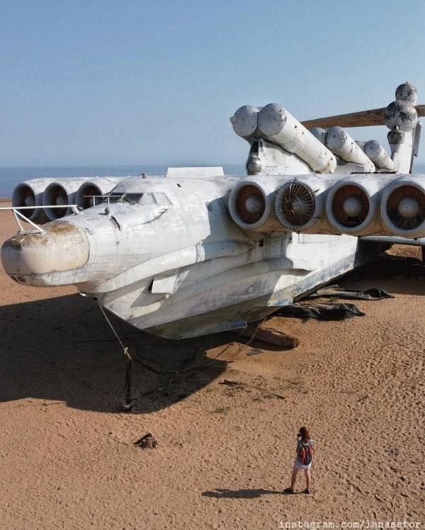 <p>Lun-class ekranoplan (also called Project 903) - the top secret ground effect vehicle developed by Russians - now abandoned</p>
