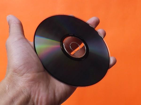 5D Optical Storage Allows Storing 500 TB Data On CD-Sized Disc