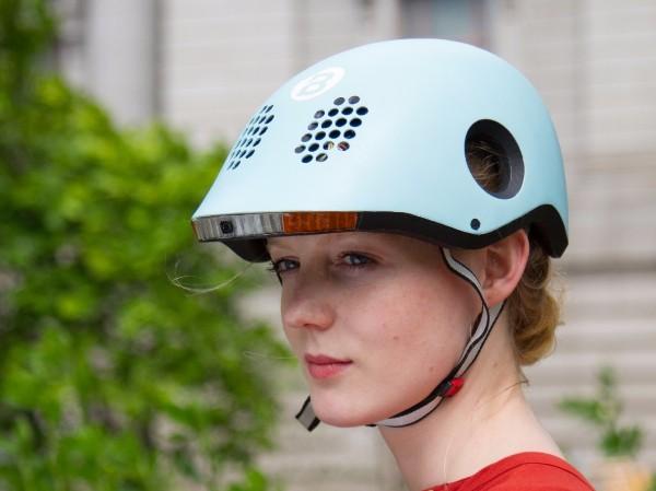 Smart Helmet Detects Cars, Hand Gestures And Record Videos